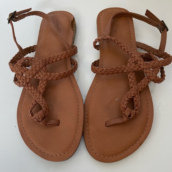 Size 7 sandals - Picture 1 of 1